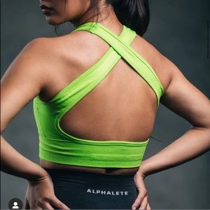 Alphalete Vault Sports Bra Volt color